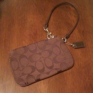 New!Coach brown wristlet